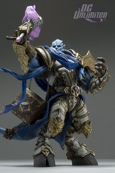 SERIES 2: DRAENEI PALADIN: VINDICATOR MARRAD Deluxe Collector Figure