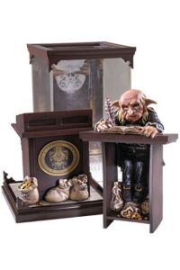 Статуэтка Harry Potter Noble Collection - Magical Creatures No. 10 - Gringotts Goblin
